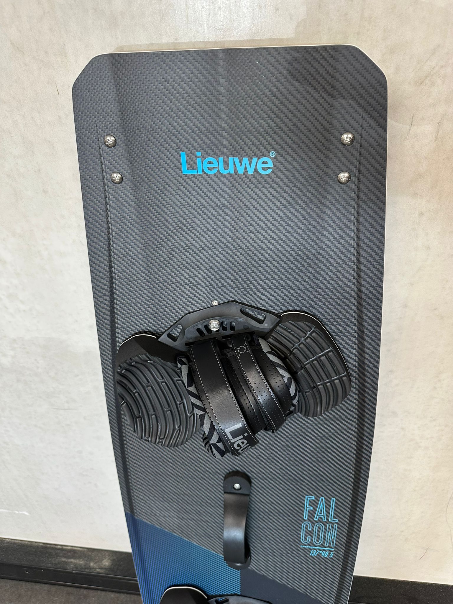 Lieuwe Falcon 137x40.5 | Demo