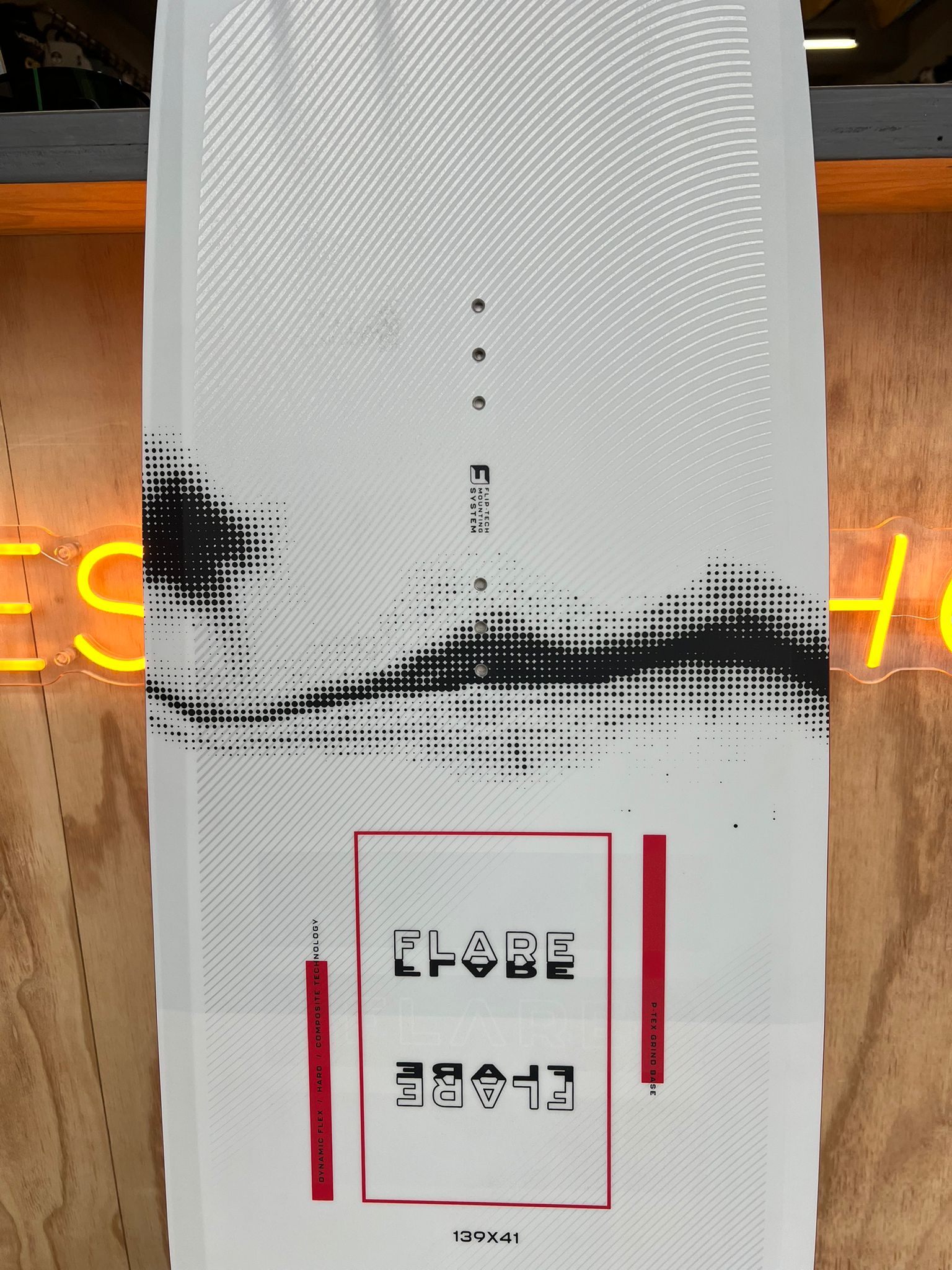 North Flare 2024 139x41 cm I showroom model
