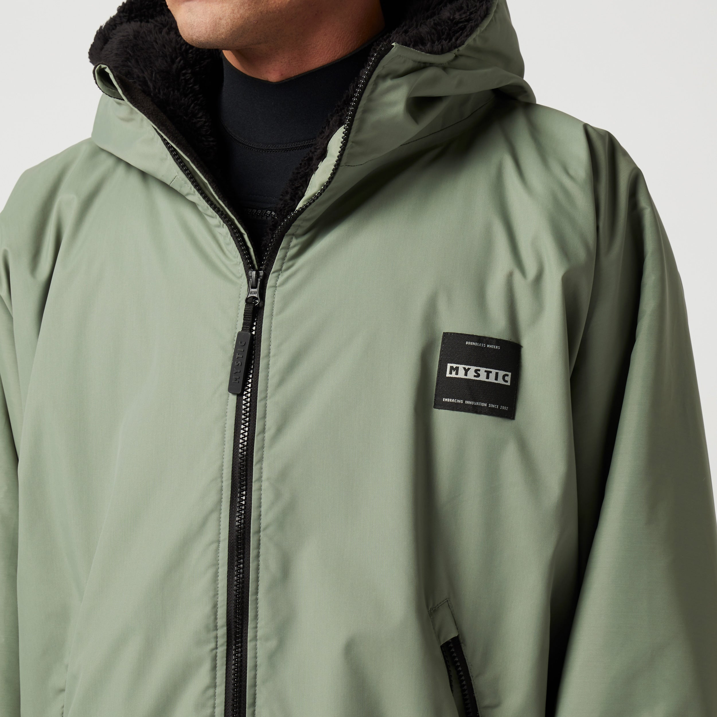 Mystischer Poncho Explore