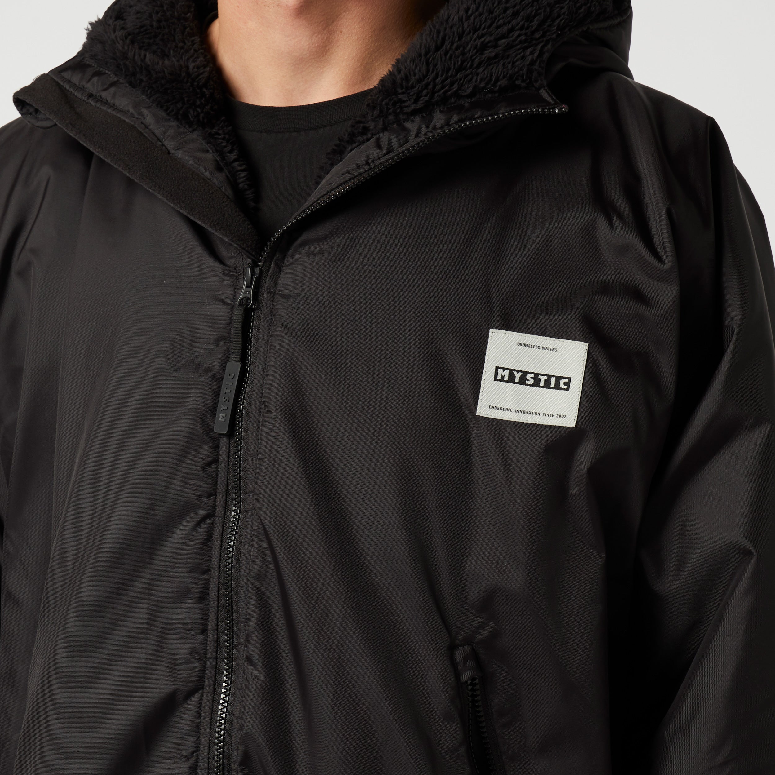 Mystischer Poncho Explore